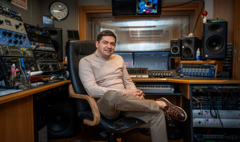 Intelligent Music Project V “Life Motion” Featuring Simon Phillips (Toto /Protocol), Ronnie Romero (Rainbow), John Payne (Asia) and Richard Grisman (River Hounds)