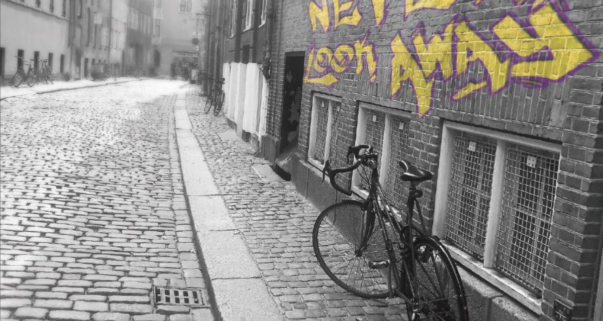 ALLISON VONBUELOW – NEVER LOOK AWAY – PEACOCK SUNRISE RECORDS