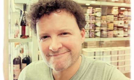 Sarantos Releases First Single of the New Year “Rain Guitar”