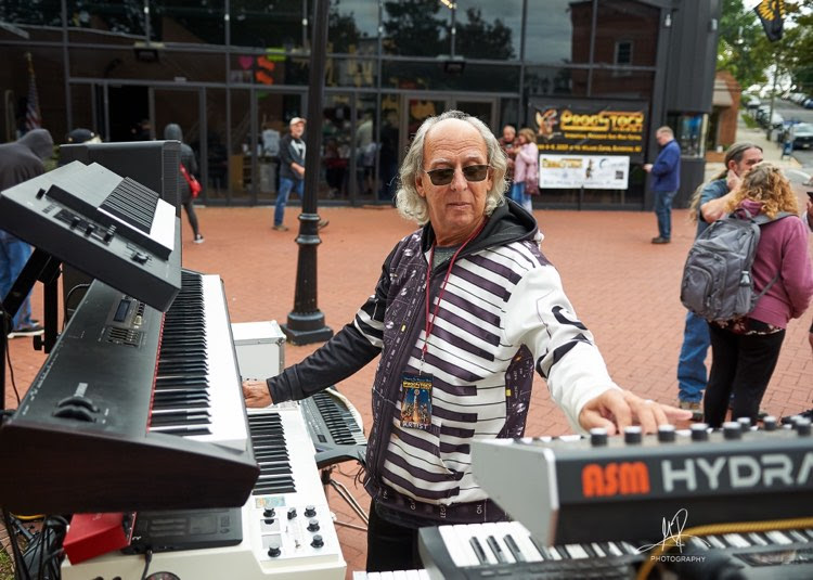 Robeone’s Optimistica Album & Music Video Out on September 27