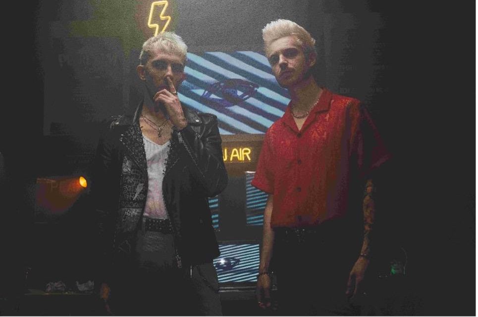 FLG Signs Italian Alternative Rock Duo PEAKS